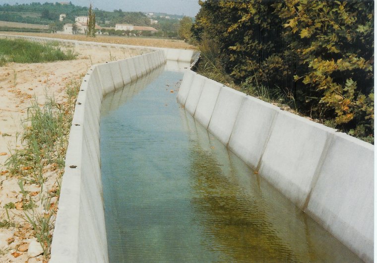 Canali di bonifica - canaletta trapezia in esercizio