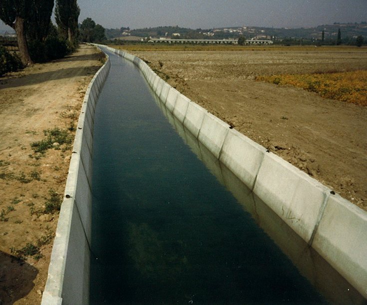 Canali di bonifica - canaletta trapezia in esercizio