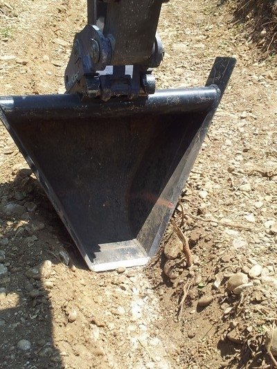 Canalette al Bargino - particolare benna sagomata area intervento cantiere Bargino