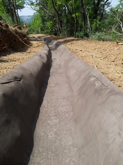 Canalette al Bargino - dettaglio del geotessuto CC posato su cantiere Bargino