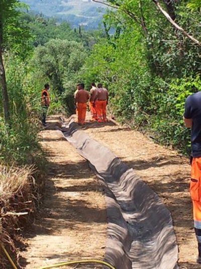 Canalette al Bargino - realizzazione canaletta in curva con geotessuto CC