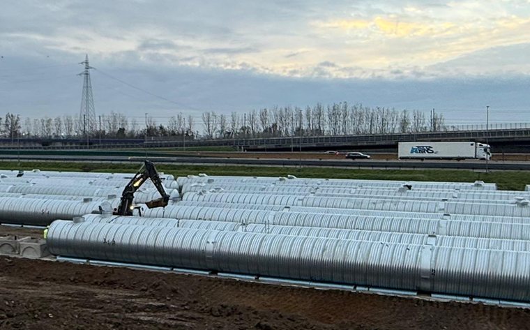 Accumulo e laminazione - posa serbatoi in batteria