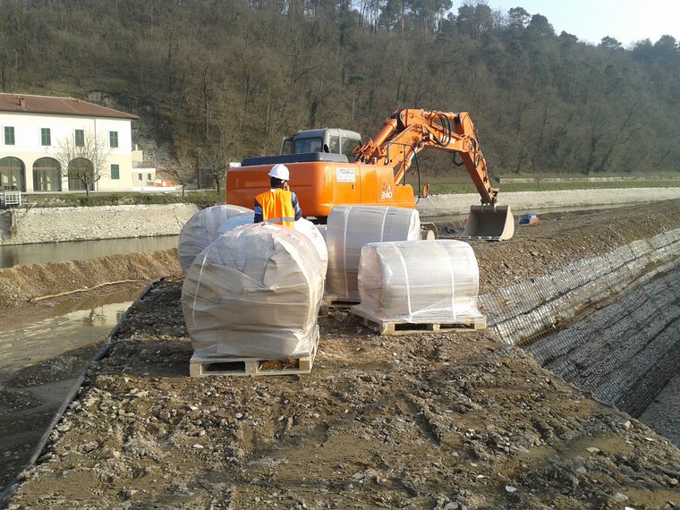 Diga di Panperduto - arrivo geotessuto di cemento CC in cantiere