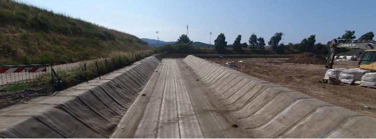 Discarica di Piombino - realizzazione canale discarica Piombino con geotessuto CC
