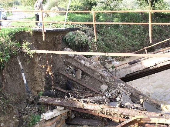 Ricostruzione del ponte - crollo visto da monte