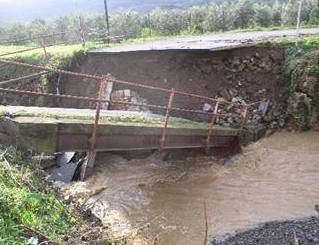 Ricostruzione del ponte - crollo visto di lato