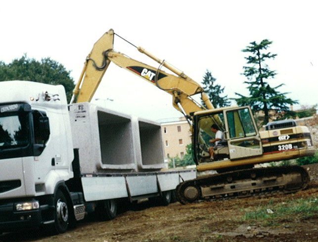 Scatolari prefabbricati - posa scatolare cantiere di Pistoia
