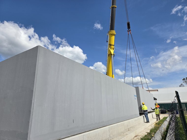 Vasche prefabbricate a Venturina - messa in asse seconda vasca