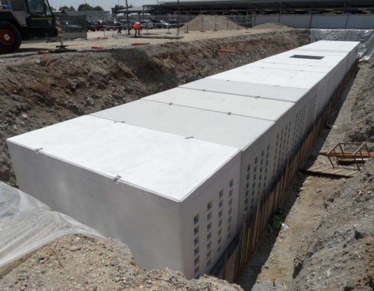 Fila di camere SIS prefabbricate posate su letto di ghiaia