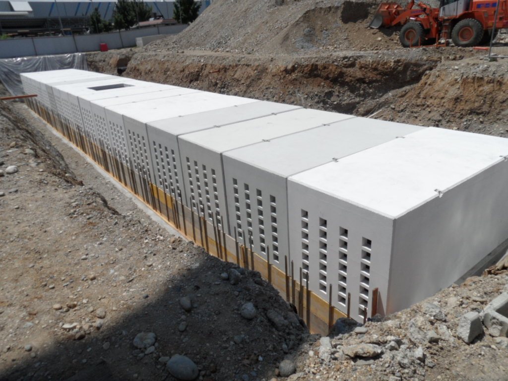 Linea di camere SIS con pareti forate posata nello scavo, in fase di realizzazione